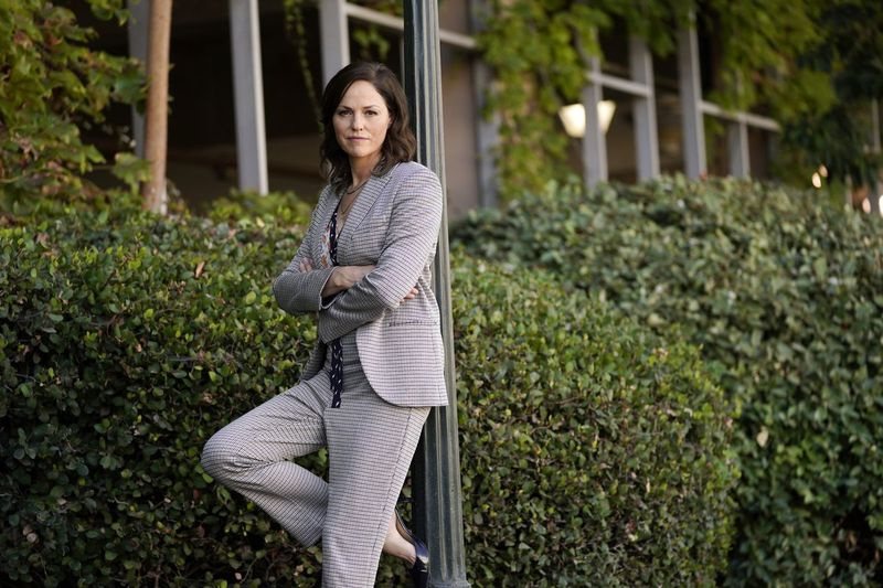 Actrice Jorja Fox zegt dat fans een lichtere versie van Sara Sidle zullen zien dan we ooit eerder hebben gezien, in de nieuwe gelimiteerde serie CSI: Vegas.