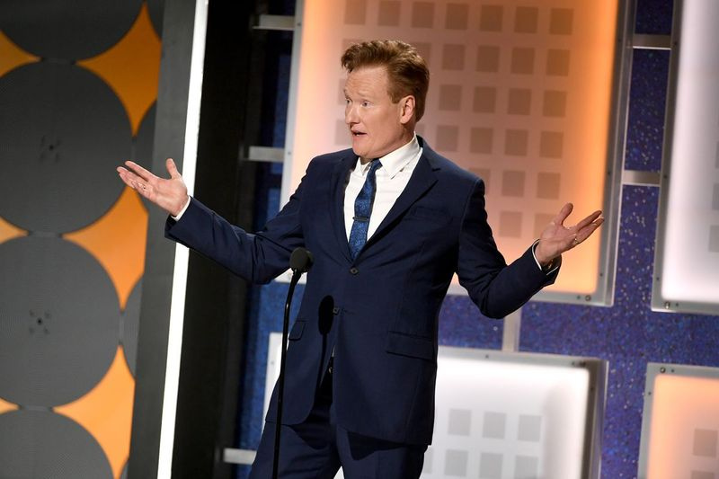 Conan O’Brien fala no palco durante a AARP The Magazine