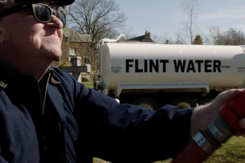 Na ardente ‘Fahrenheit 11/9’, Michael Moore almeja Trump - e muito mais