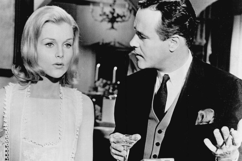 Jackas Lemmonas ir Carol Lynley scenoje iš 1963 m. filmo Under The Yum Yum Tree.
