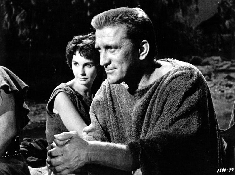 Jean Simmons in Kirk Douglas v prizoru iz legendarnega filma Spartacus iz leta 1960.