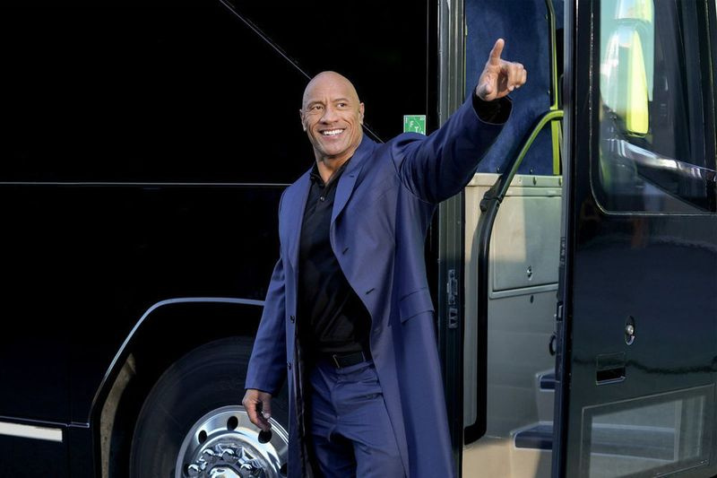 Dwayne Johnson membintangi Young Rock, ditayangkan pada 16 Februari di NBC.