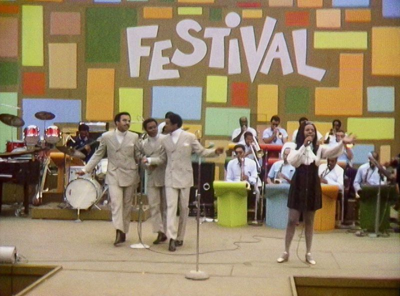 Gladys Knight & the Pips se presentan en el Festival Cultural de Harlem en 1969, como aparece en el documental Summer of Soul. Foto cortesía de Searchlight Pictures.