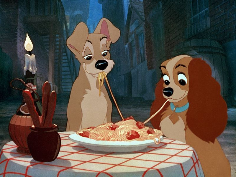 En scene fra den originale Lady and the Tramp-animation.