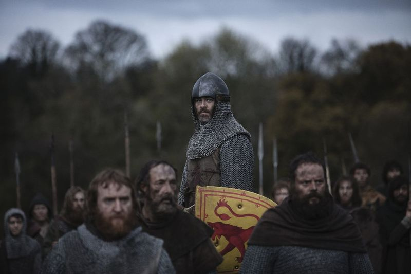 Chris Pine spielt Robert the Bruce in dem historischen Netflix-Epos Outlaw King. | Netflix / David Eustace