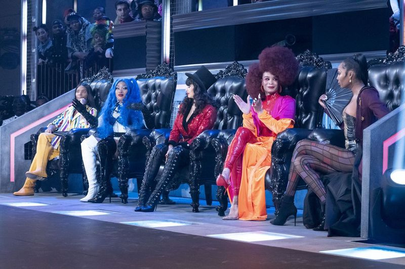 Judecătorii Law Roach (din stânga), Megan Thee Stallion, Jameela Jamil, Leiomy Maldonado și Dominique Jackson sunt prezentate într-un episod din serialul Legendary.