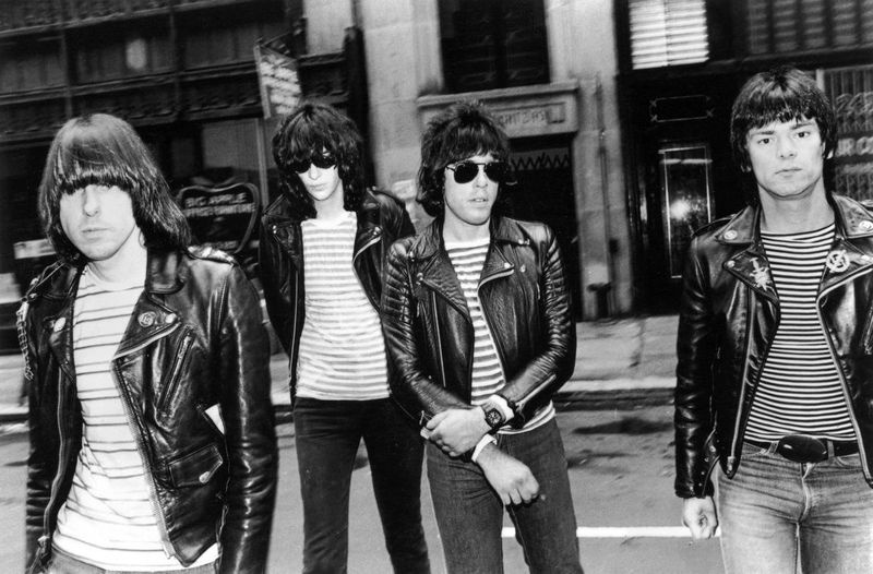 Johnny (von links), Joey, Marky und Dee Dee Ramone von der Punkrockgruppe The Ramones sind auf diesem undatierten Foto zu sehen.