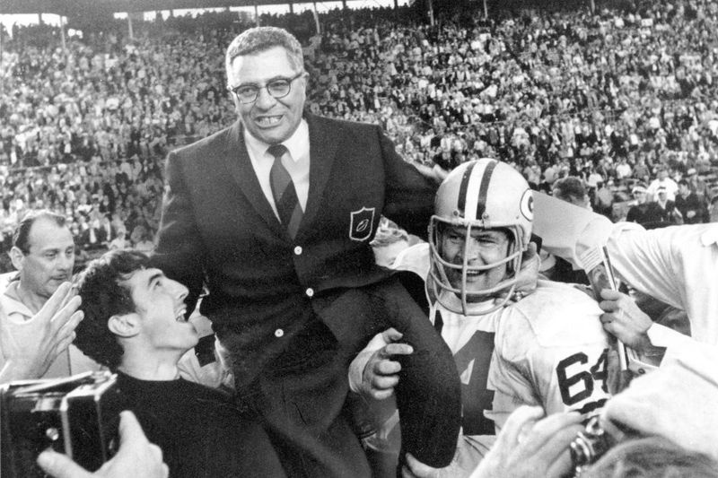 Seveda bi pokojni trener Packersov Vince Lombardi dobil krik, medtem ko bo Aaron Rodgers služil kot gost.