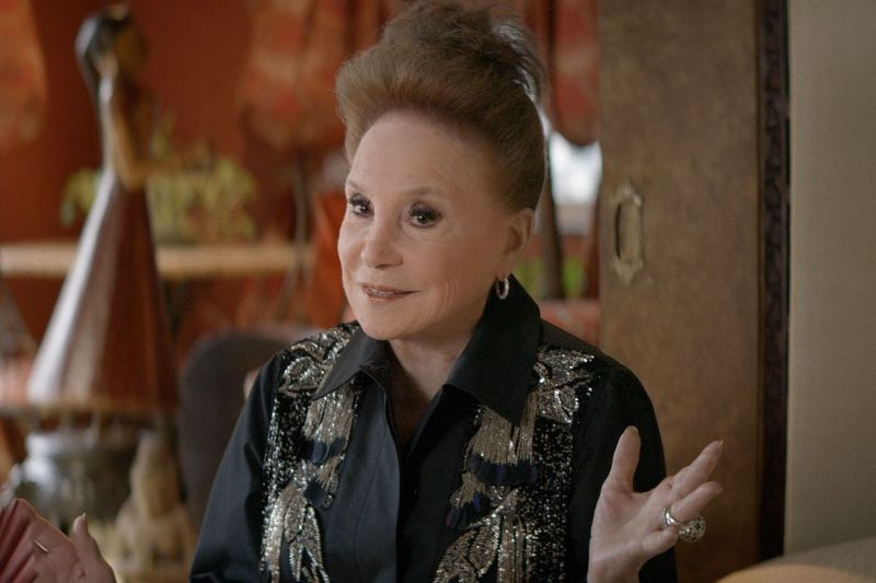 Die Kolumnistin der New York Post, Cindy Adams, immer noch mit 91 Jahren aktiv, blickt in der neuen Showtime-Dokuserie Gossip auf ihre vier Jahrzehnte lange Karriere zurück.
