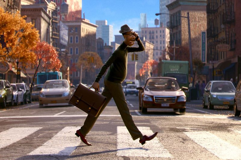 Critique du film - Soul 01/12/2020 Film-AFI Top 10 01/12/2020 soul.jpg 29/12/2019 19:48:51 PM STEVE JOBS CANCER 10/09/2002 13:58:25 PM Cette image est publiée de Disney-Pixar montre le personnage de Joe Gardner, doublé par Jamie Foxx, dans une scène du film d