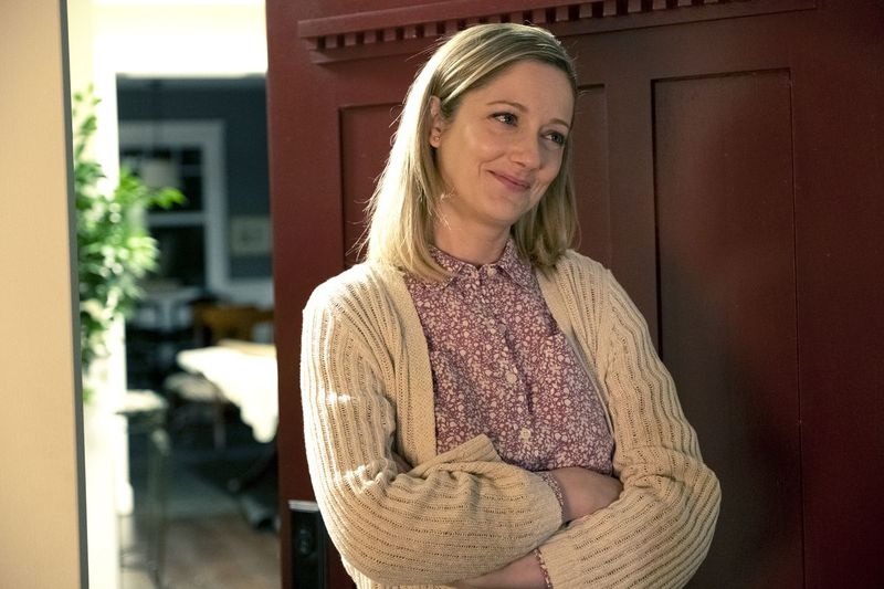 Jill (Judy Greer) mahu keluar dari perkahwinannya dengan Jeff on Kidding. | MASA PERTUNJUKAN