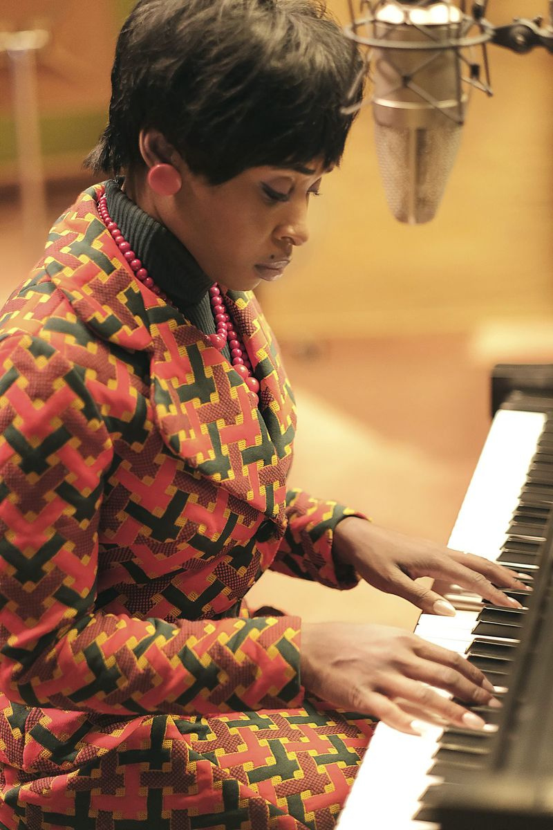 Cynthia Erivo interpreta a Aretha Franklin en una escena de la miniserie Genius: Aretha de National Geographic.