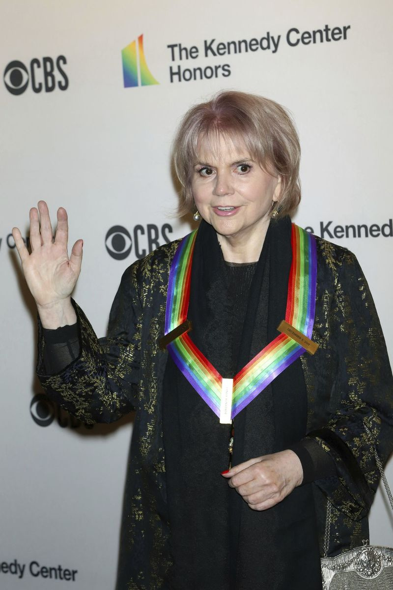 Linda Ronstadt, premiată la Kennedy Center 2019, participă la cea de-a 42-a ediție anuală a Kennedy Center Honors la Centrul Kennedy, duminică, 8 decembrie 2019, la Washington.