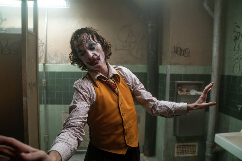 Joaquin Phoenix igra kot naslovni lik v uspešnici Joker.