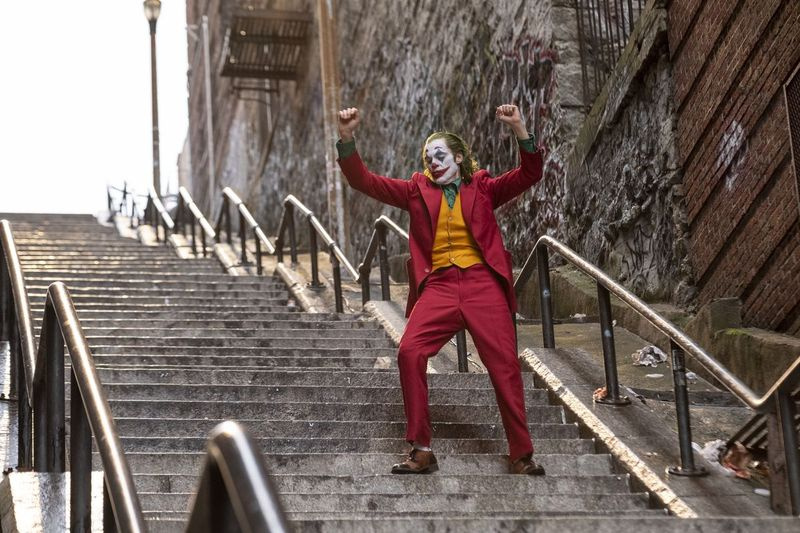 Ena močna pozitiva, ki jo navajajo strokovnjaki: Joker pošteno pogleda vsakdanje življenje osebe, ki se bori z duševno boleznijo, in okvaro družbene podpore za tiste, ki jo obupno potrebujejo.