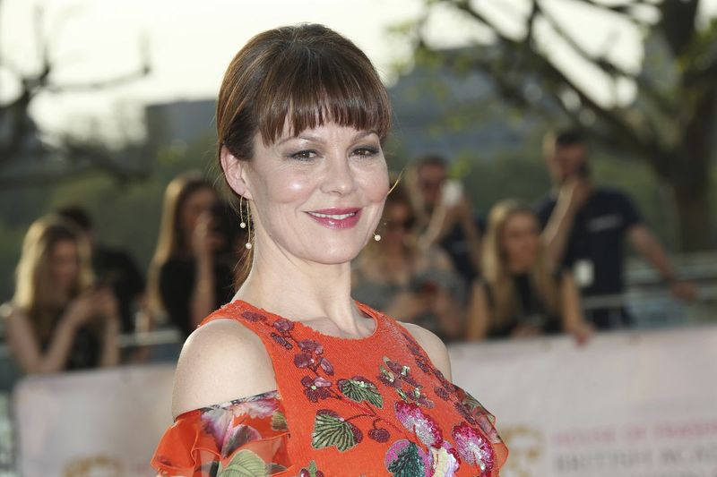 La actriz Helen McCrory llega a los Premios de Televisión de la Academia Británica en Londres el 8 de mayo de 2016. Su esposo, el actor Damian Lewis, dijo el viernes que McCrory murió pacíficamente en su casa después de una heroica batalla contra el cáncer.