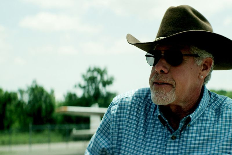 Ron Perlman spiller en oliemand/krimibaron i den moderne western-noir The Big Ugly, der har premiere den 31. juli på digitale platforme.