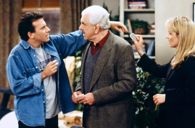 Louis Zorich (Mitte) mit seinem TV-Sohn und seiner Schwiegertochter Paul Reiser und Helen Hunt bei Mad About You. | ABC