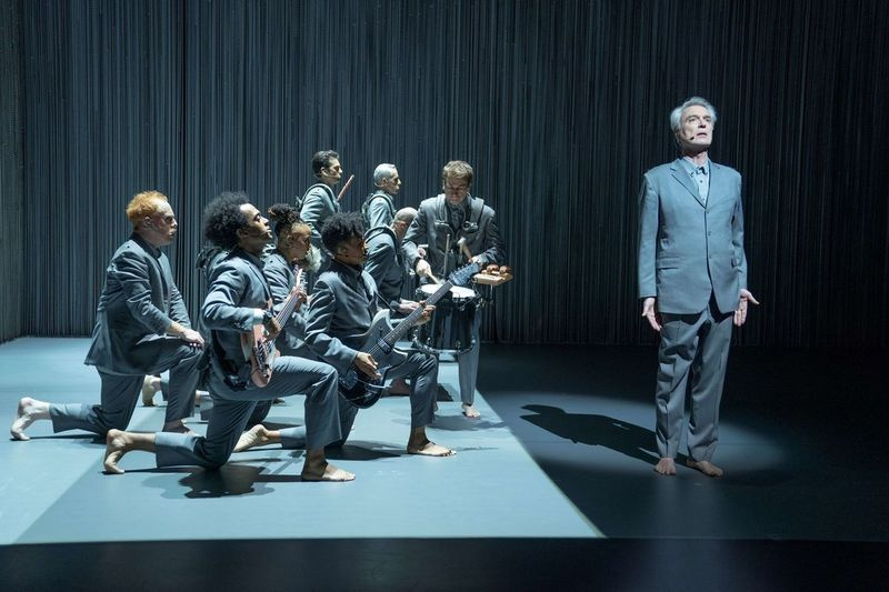 «American Utopia»: David Byrne, Spike Lee τρέφουν έναν κόσμο που πεινάει για ζωντανή μουσική