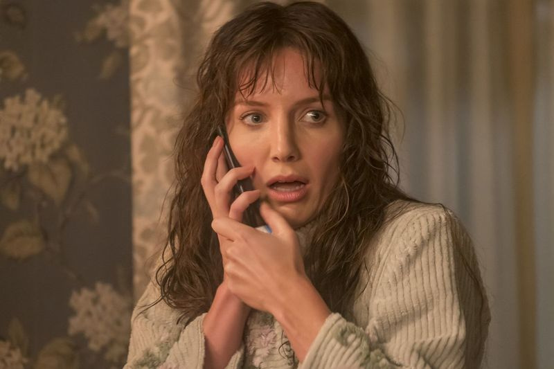 Annabelle Wallis vaidina Maddie, moterį, kurios svajonės apie siaubingas žmogžudystes išsipildo filme „Piktybinis“.