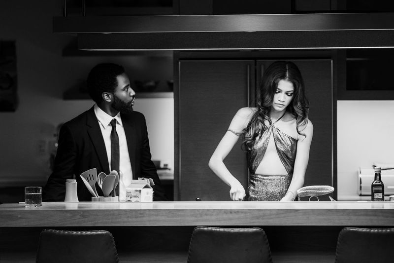 John David Washington og Zendaya spiller et par, der vender tilbage fra hans filmpremiere i Malcolm & Marie.