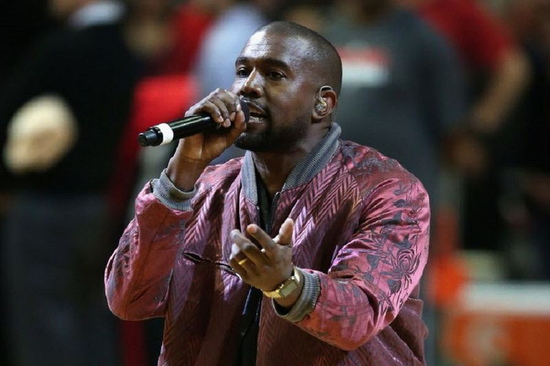 Kanje Vests uzstāsies 10. maijā Bulls/Cavaliers spēlē. | Džonatana Daniela/Getty Images foto