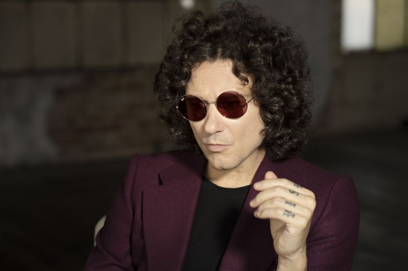 Spevák Enrique Bunbury | Fotka dievčaťa Jose