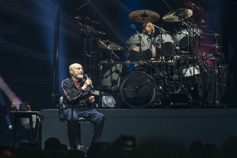 Genesis-frontman Phil Collins treedt maandagavond samen met zijn zoon en drummer Nic op in het United Center.