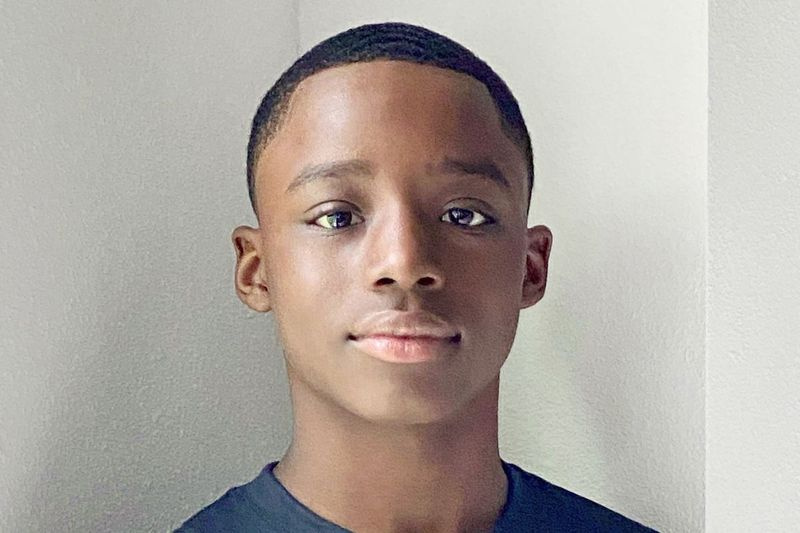 Keedron Bryant, el niño de 12 años que llamó la atención en las redes sociales con su apasionada actuación sobre ser un joven negro en el mundo actual, firmó un contrato con Warner Records.