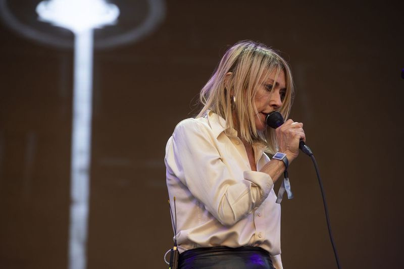 キム・ゴードンは土曜日にユニオンパークで開催されるピッチフォーク音楽祭のブルーステージで演奏します。