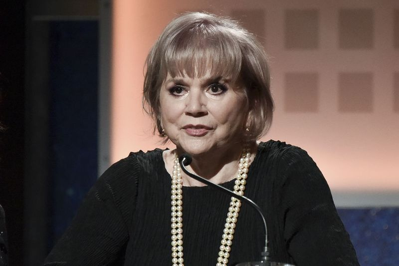 Linda Ronstadt apparaît sur scène lors de la 19e cérémonie annuelle des Movies For Grownups Awards à Beverly Hills, en Californie, en janvier.