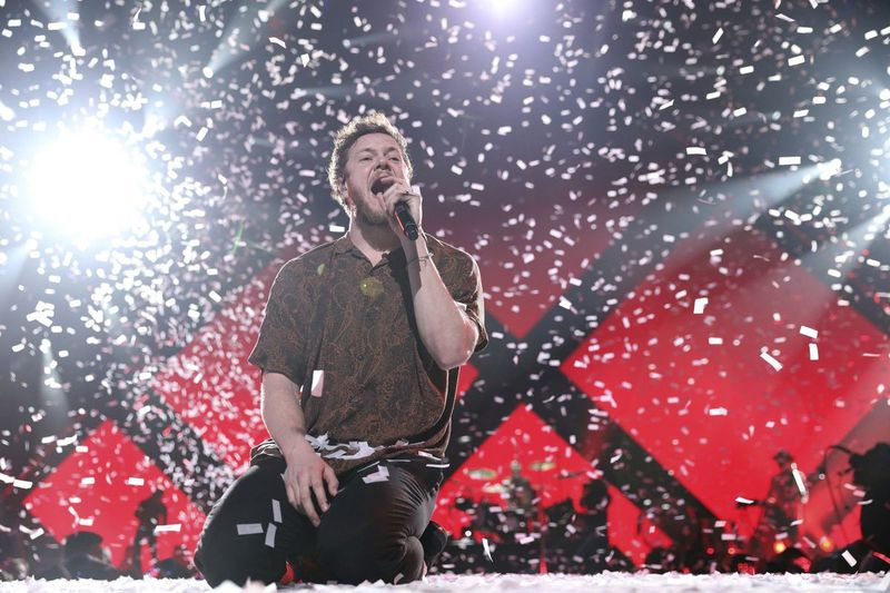 Neste 1º de fevereiro de 2018, arquivo de foto Imagine Dragons se apresentando no EA Sports Bowl no The Armory em Minneapolis.