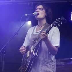 Big Thief på dag ét af Pitchfork Music Festival. | Ashlee Rezin/Sun-Times