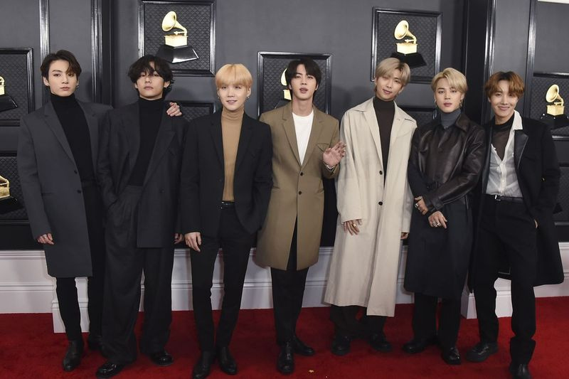BTS ierodas 62. ikgadējā Grammy balvu pasniegšanas ceremonijā Losandželosā janvārī. Grammy muzejs uzsāk savu tiešsaistes straumēšanas pakalpojumu, kurā tiek piedāvāti A saraksta mūziķu priekšnesumi un intervijas, kā arī materiāli no muzeja arhīva.