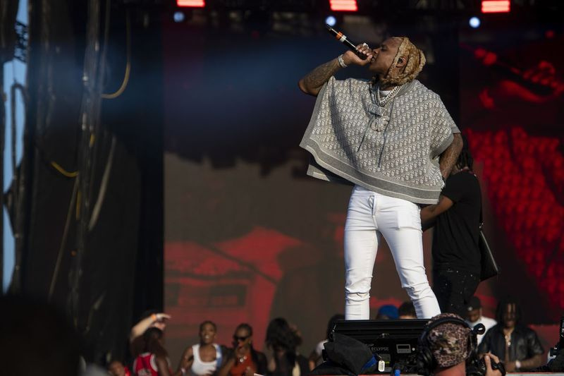 Lil Durk vystupuje v tretí deň Summer Smash Festivalu.