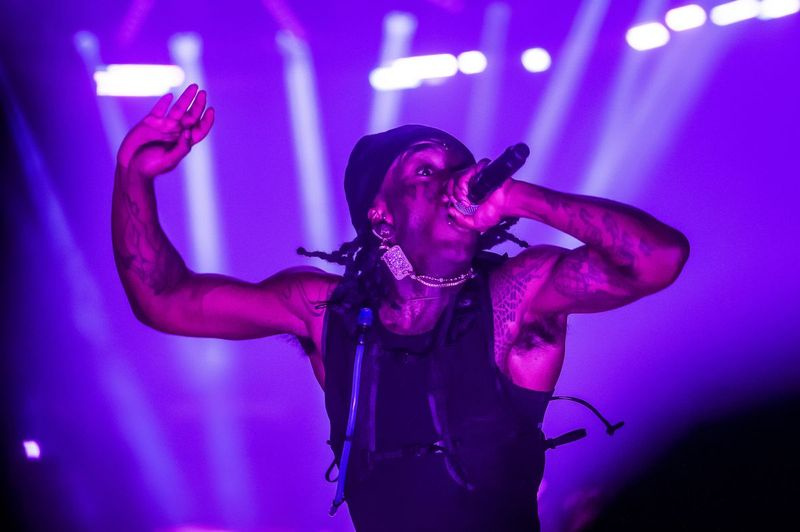 Lil Uzi Vert vystupuje v tretí deň letného festivalu Smash v Douglass Parku.