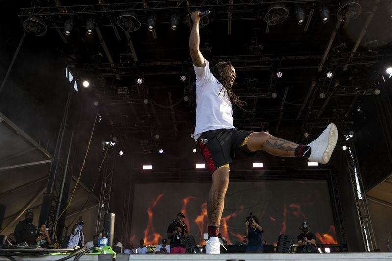 Waka Flocka Flame vystupuje v tretí deň letného festivalu Smash.
