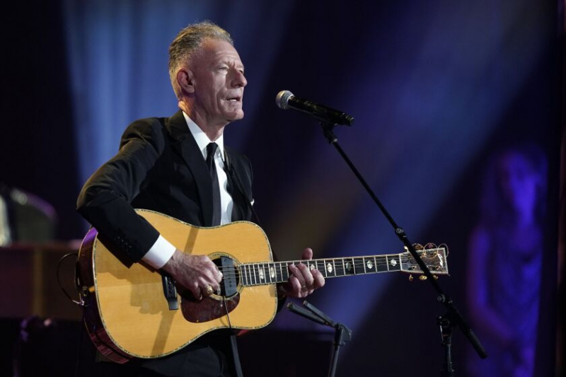   Lyle Lovett (vist i en optræden ved Americana Honors & Awards-showet i september) er overskrifter i Cahn Auditorium den 14. oktober. 