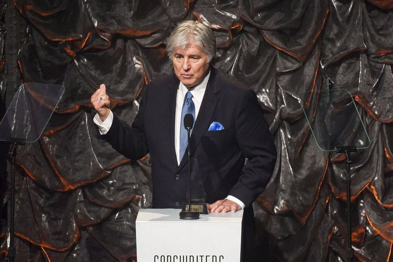 Jim Weatherly govori na podelitvi nagrad Songwriters Hall of Fame Awards v New Yorku leta 2014.
