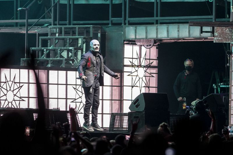 Slipknot treedt op in de Riot Stage op de laatste avond van Riot Fest.