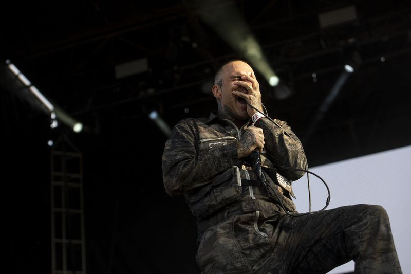 Fever 333 treedt op in de Radical Stage op dag 4 van Riot Fest.
