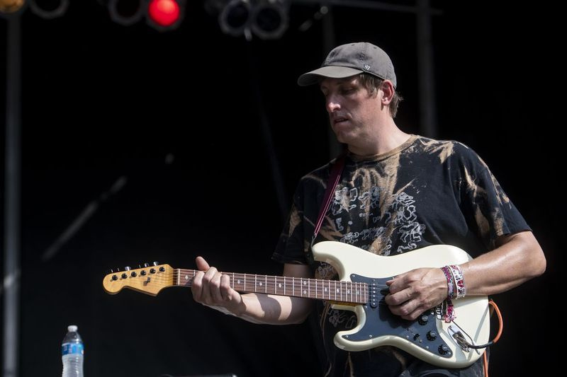 Melkbelly treedt op in de Rebel Stage op dag 4 van Riot Fest in Douglass Park.