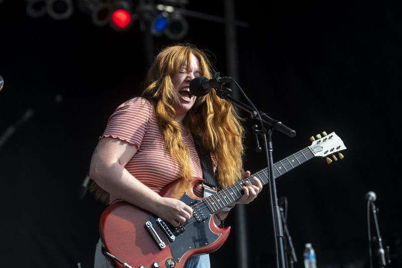 Melkbelly treedt op in de Rebel Stage op dag 4 van Riot Fest in Douglass Park.