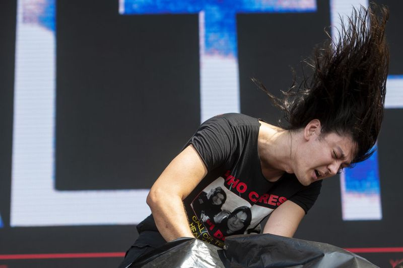 Health treedt op in de Riot Stage op dag 4 van Riot Fest.