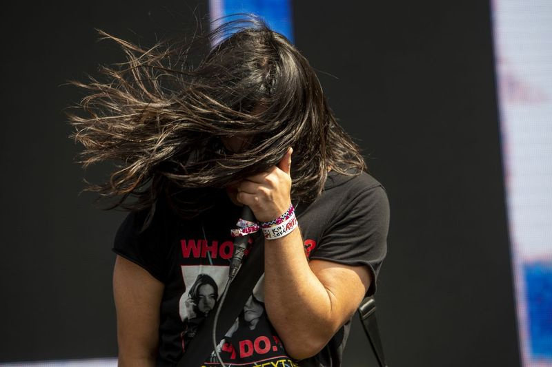 Health treedt op in de Riot Stage op dag 4 van Riot Fest.