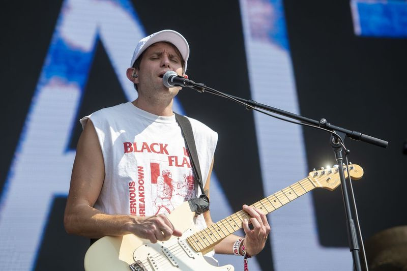 Health treedt op in de Riot Stage op dag 4 van Riot Fest.