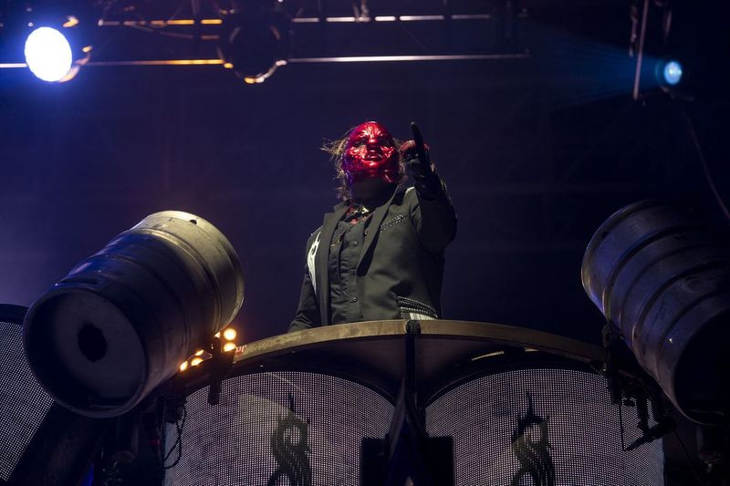 Slipknot treedt op in de Riot Stage op de laatste avond van Riot Fest.