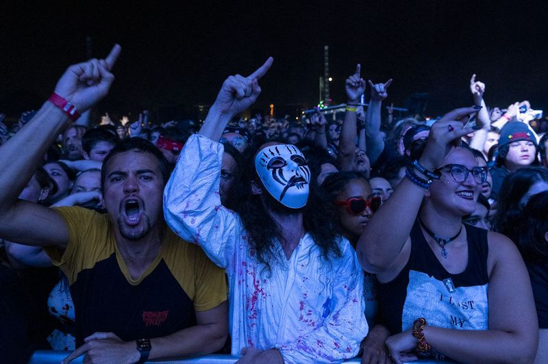 Slipknot treedt op in de Riot Stage op de laatste avond van Riot Fest.