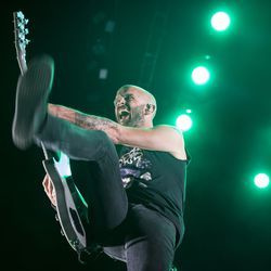 Rise Against uzstājas Wrigley Field. | Ešlija Rezina/Sun-Times