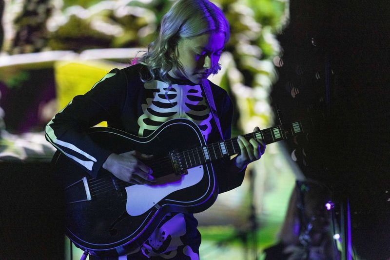 Phoebe Bridgers cierra el día 1 del Pitchfork Music Festival en Union Park el viernes por la noche.